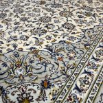 400 x 285cm Hand Knotted Persian Kashan – Grey Ivory Wool Rug - Image 4